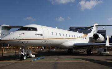 A Guardian értesülése szerint Bécsből magángépek szállítják el az Orbán-kormány alatt meggazdagodottak vagyonát