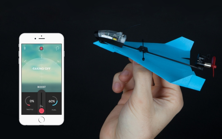 Nem tudod, mit vegyél karácsonyra? 10 ezer forintért olyan papírrepülőt kapsz, ami mobillal irányítható