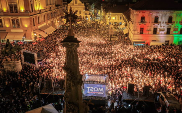 Óriási tömeg fogadta Magyar Péter Pécsett