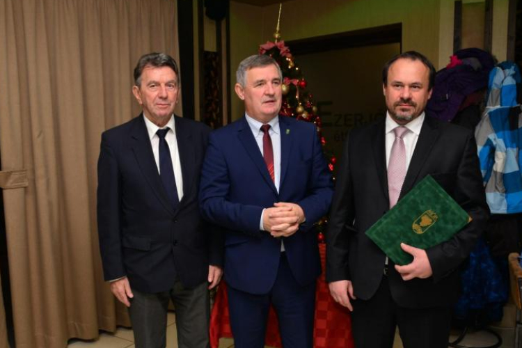 Versenypálya épül a móri öttusázóknak